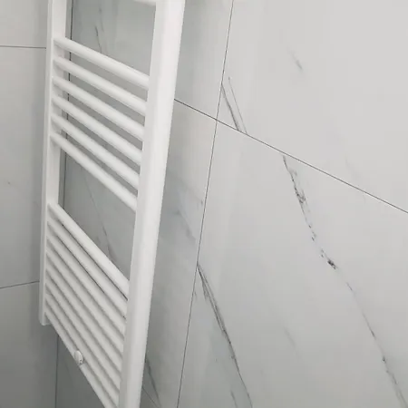 Avec Balcon- - Tram - Aeroport