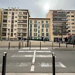 Avec Balcon- - Tram - Aeroport Apartament *