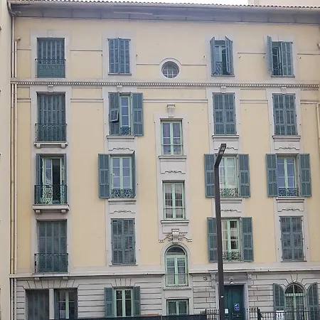 Avec Balcon- - Tram - Aeroport Daire Nice