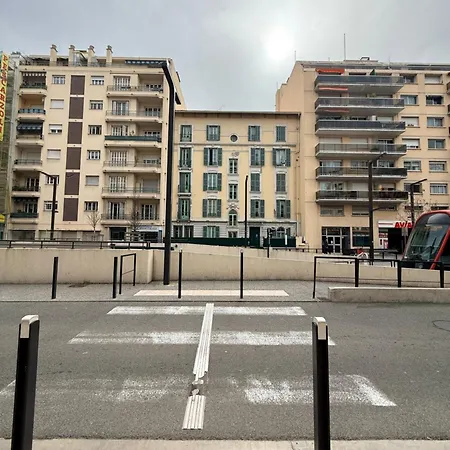 Avec Balcon- - Tram - Aéroport Apartamento *