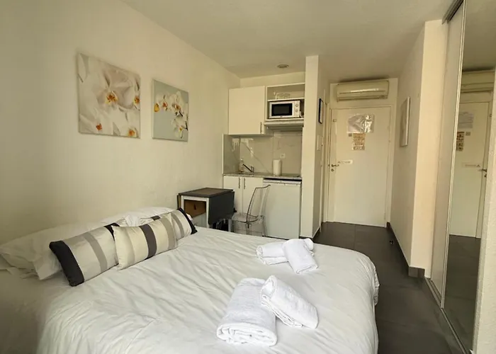 Apartment Avec Balcon- - Tram - Aeroport *