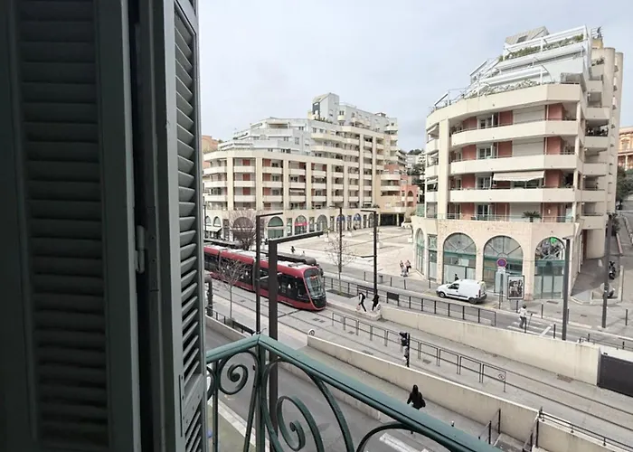 Avec Balcon- - Tram - Aeroport ניס