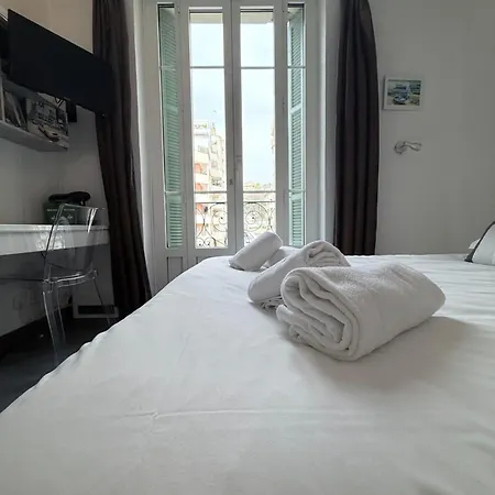Avec Balcon- - Tram - Aeroport Apartament *